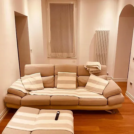 Luxury Dandy House Apartment