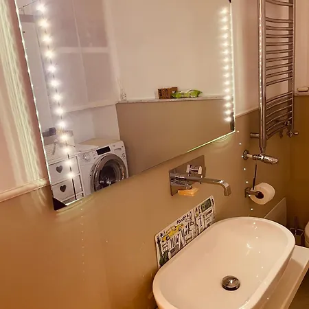 Luxury Dandy House Apartment